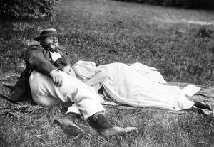 Thadée Natanson y su esposa Misia Godebska en el jardín de su casa de campo, Le Relais, c.1899